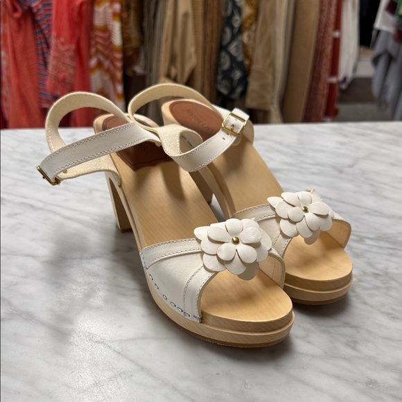 Anthropologie | Swedish Hasbeens White Flower Leather Clog Sandal Size 39 - Picture 2 of 15
